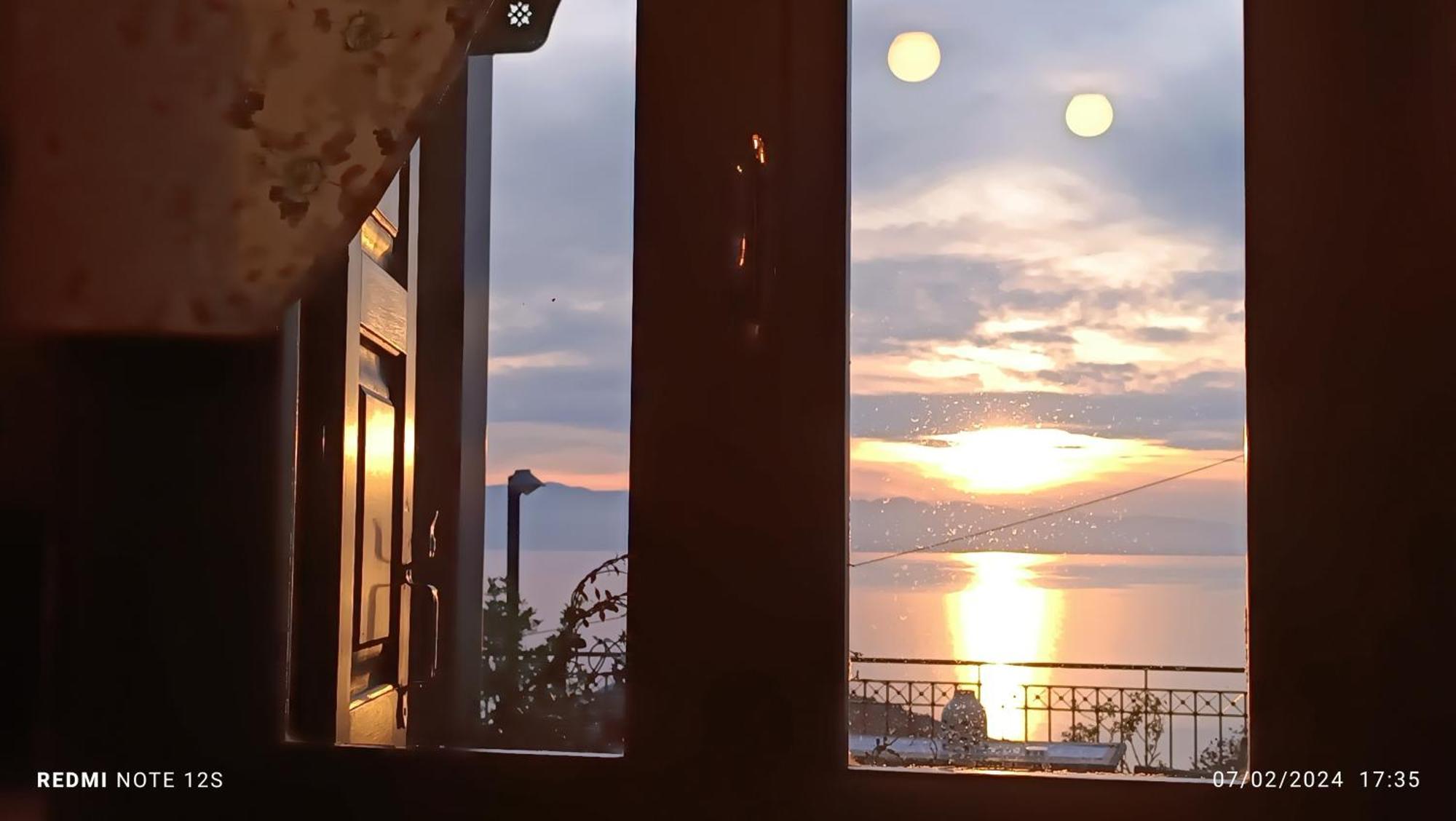 Villa Mesonisi Με Υπέροχη Θέα Στον Παγασητικό!! Áfissos Exterior foto