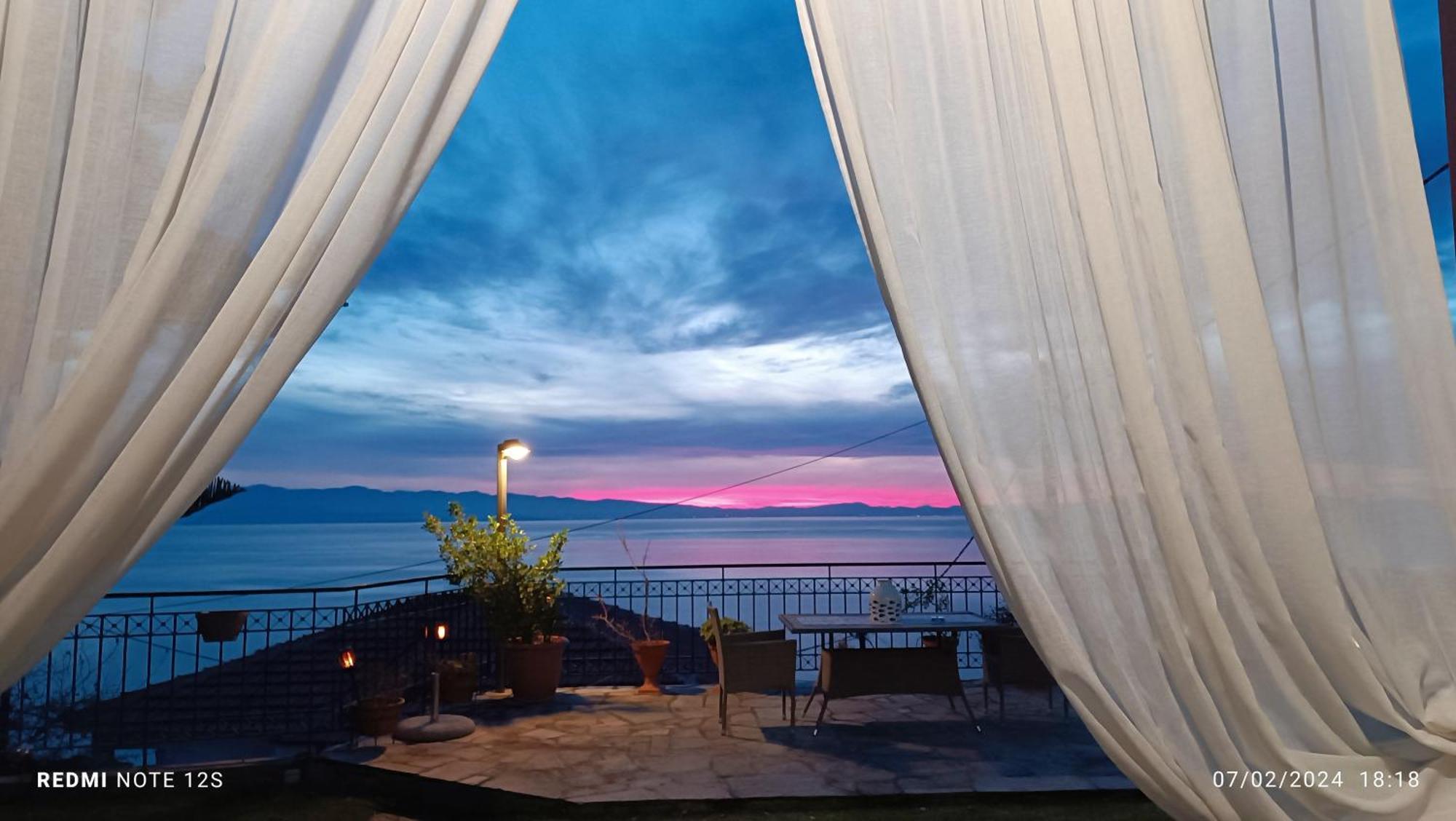 Villa Mesonisi Με Υπέροχη Θέα Στον Παγασητικό!! Áfissos Exterior foto
